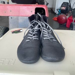 Like new No Bull Shoes